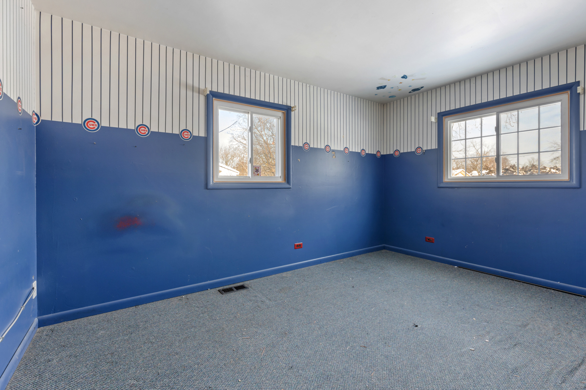 1950 Ashley Road Hoffman Estates, IL 60169 - Photo 11 of 19 an empty room with windows