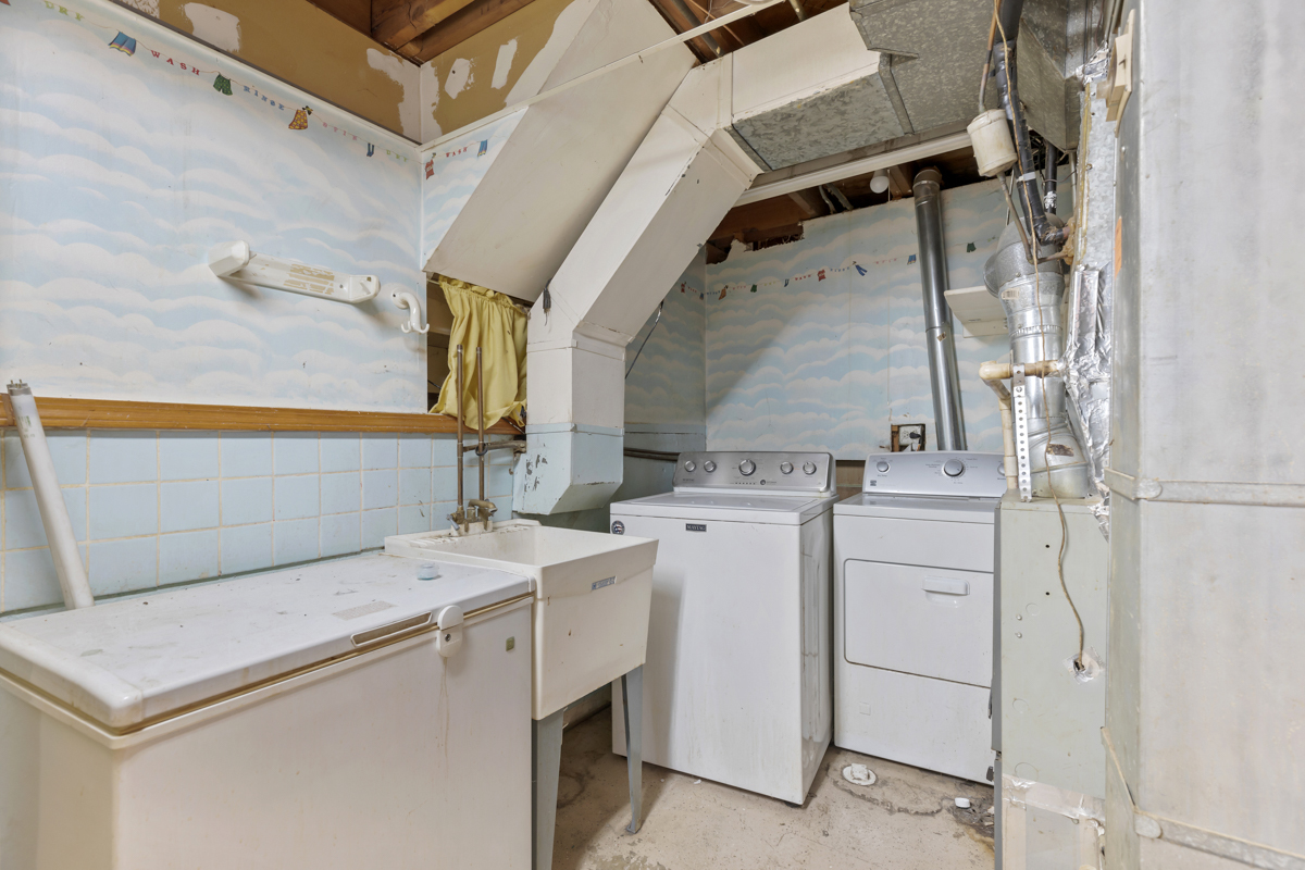 1950 Ashley Road Hoffman Estates, IL 60169 - Photo 17 of 19 a utility room with dryer and washer