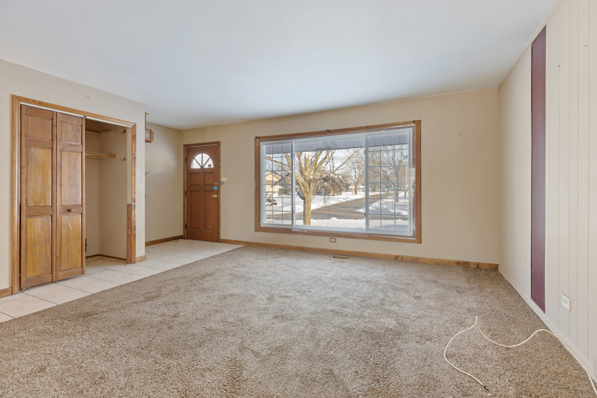 1950 Ashley Road Hoffman Estates, IL 60169 - Photo 2 of 19 an empty room with windows