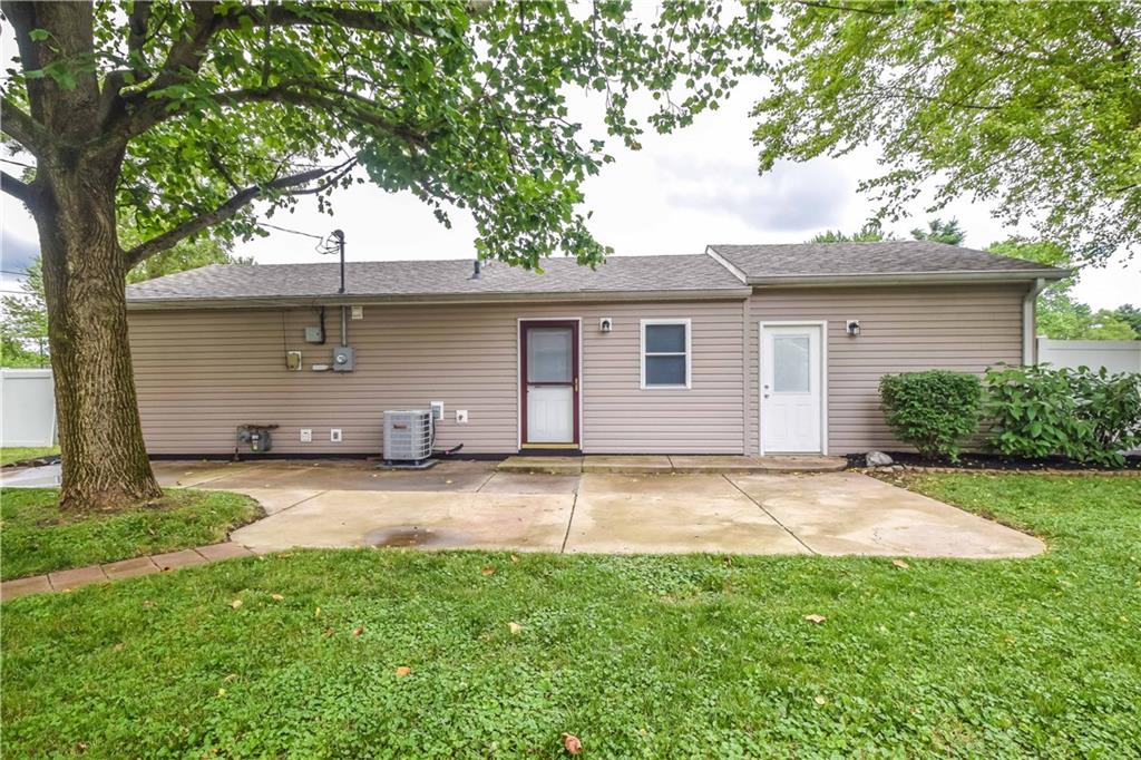 1449 Lochry Road Franklin, IN 46131 - Photo 7 of 32 Gallery Image 7