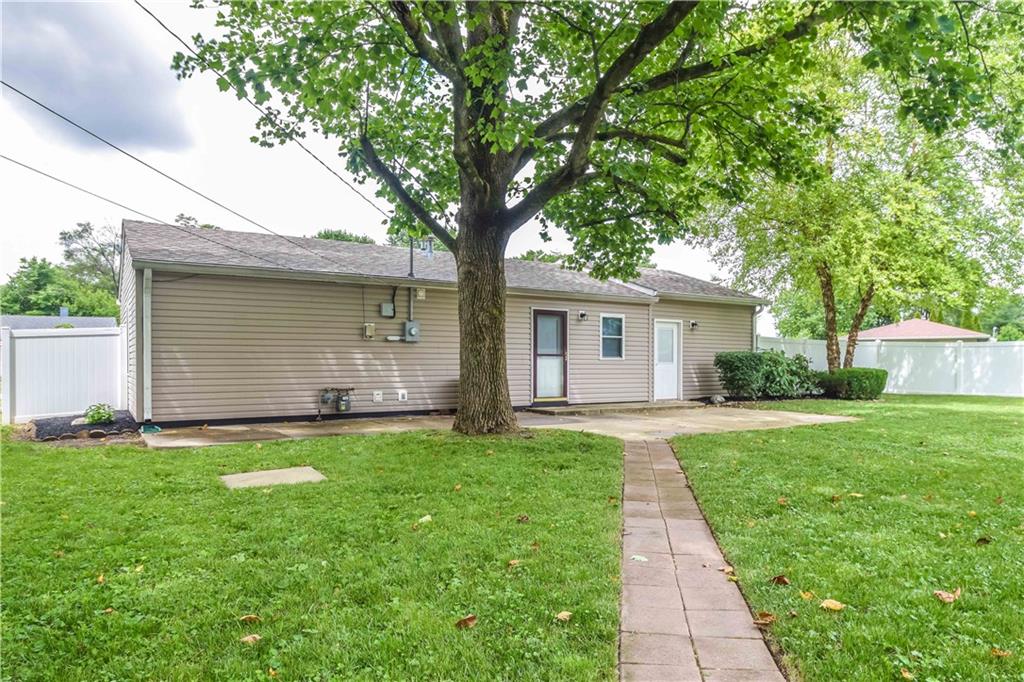 1449 Lochry Road Franklin, IN 46131 - Photo 10 of 32 Gallery Image 10