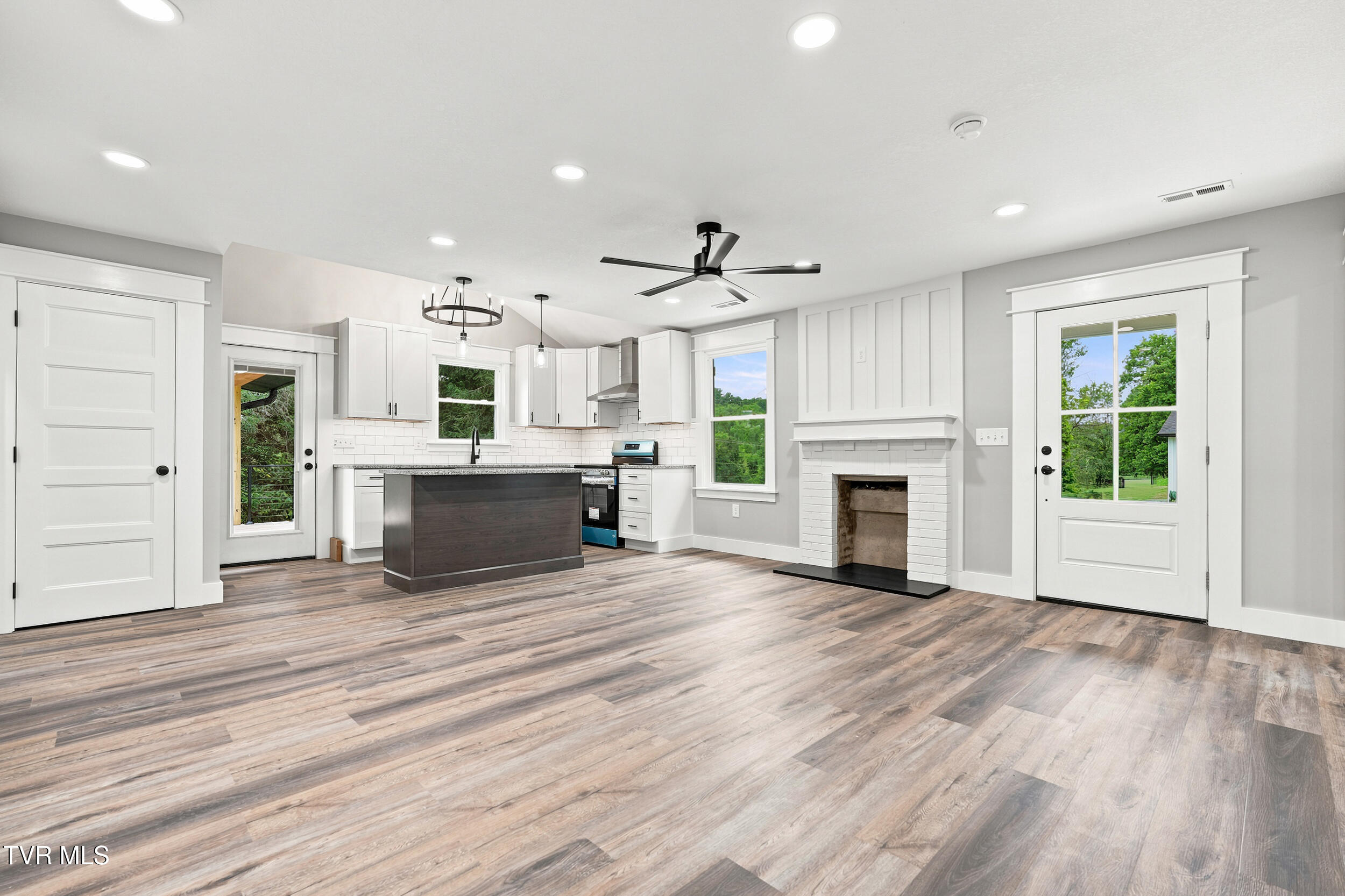 707 Cooks Valley Road Kingsport, TN 37664 - Photo 7 of 35 Kitchen