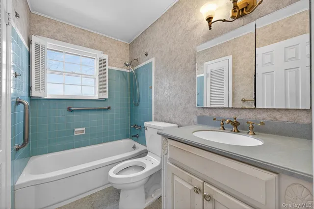 $499,000 | 2 Kirkup Street, Bay Shore, NY 11706