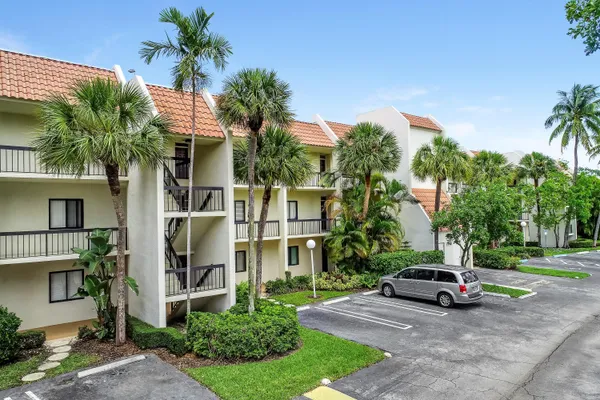$2,500 | 3000 Presidential Way, Unit 401, West Palm Beach, FL 33401