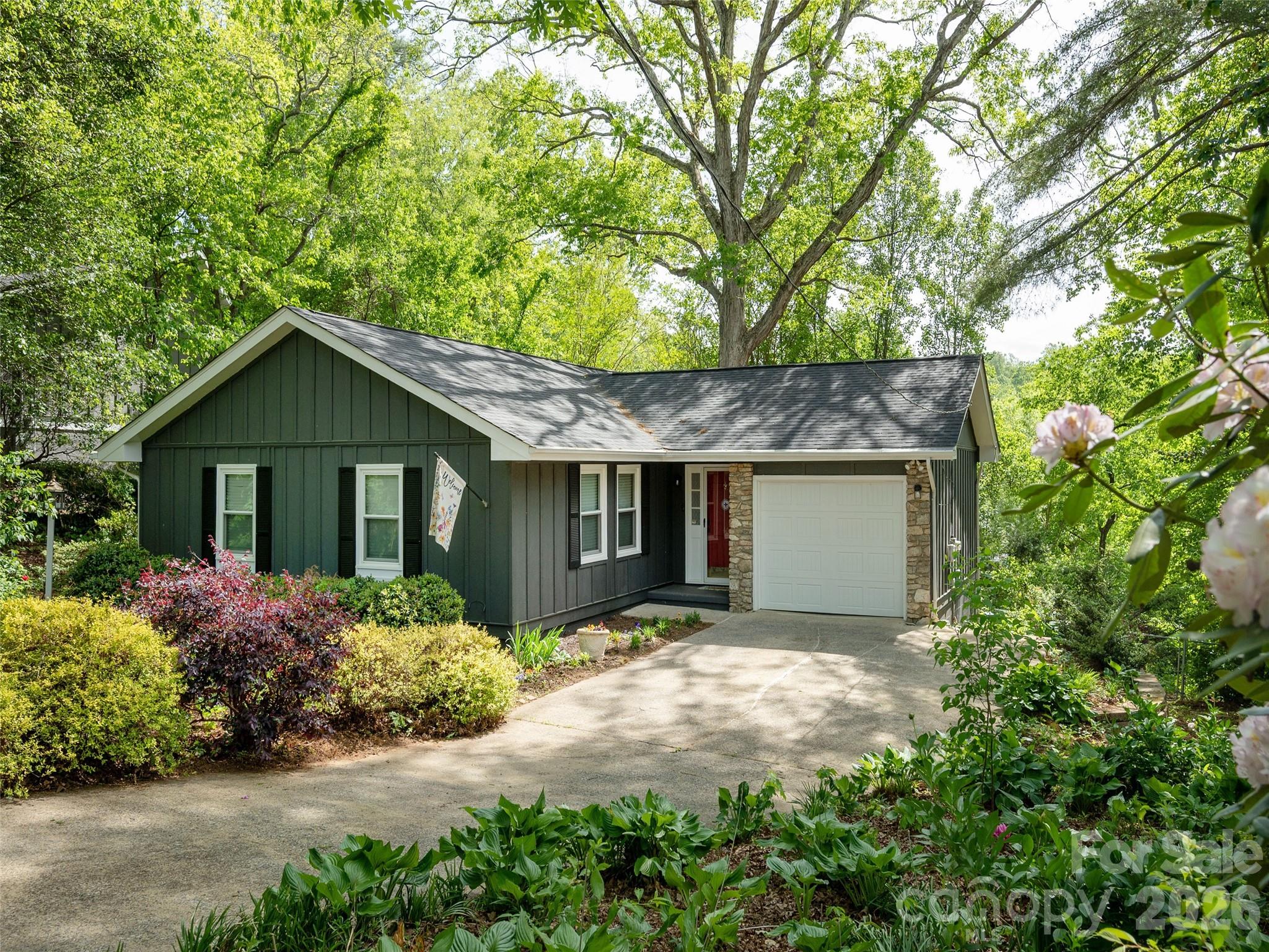 40 Fieldcrest Road Arden, NC 28704 - Photo 3 of 30 Gallery Image 3