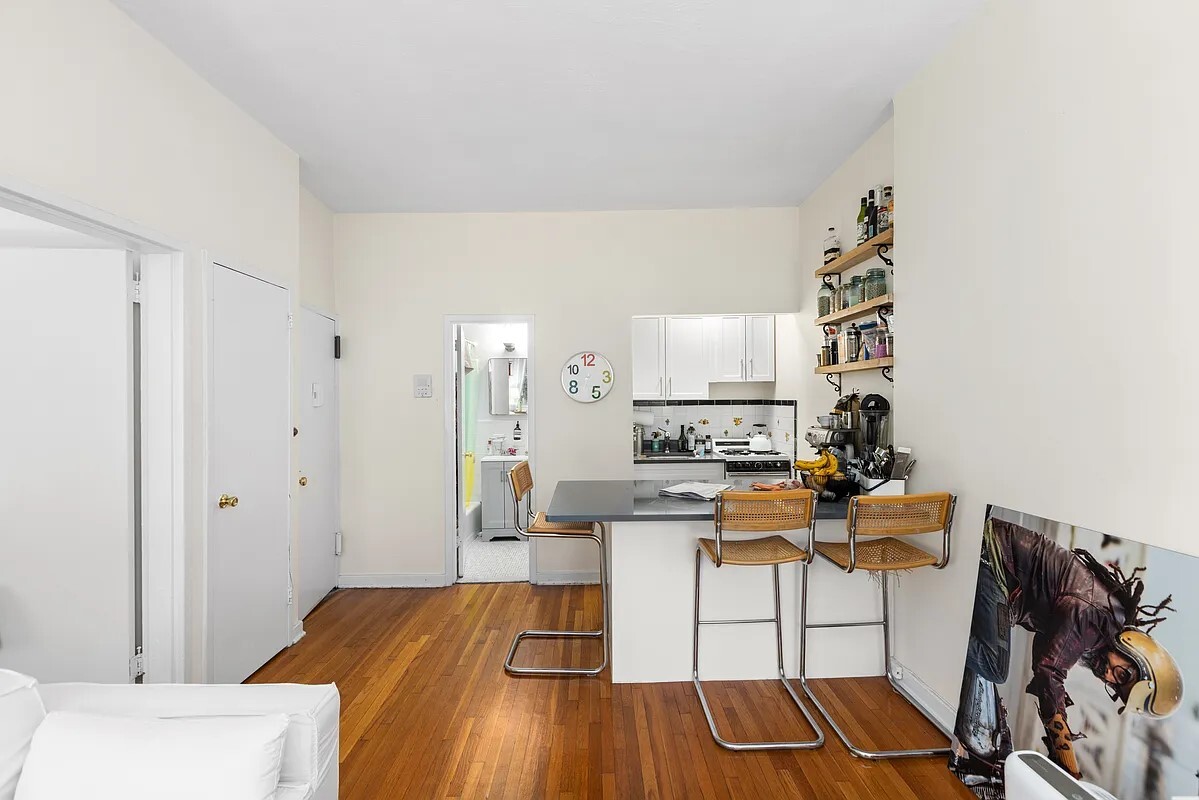 68 Perry Street, Unit 4F Manhattan, NY 10014 - Photo 3 of 5