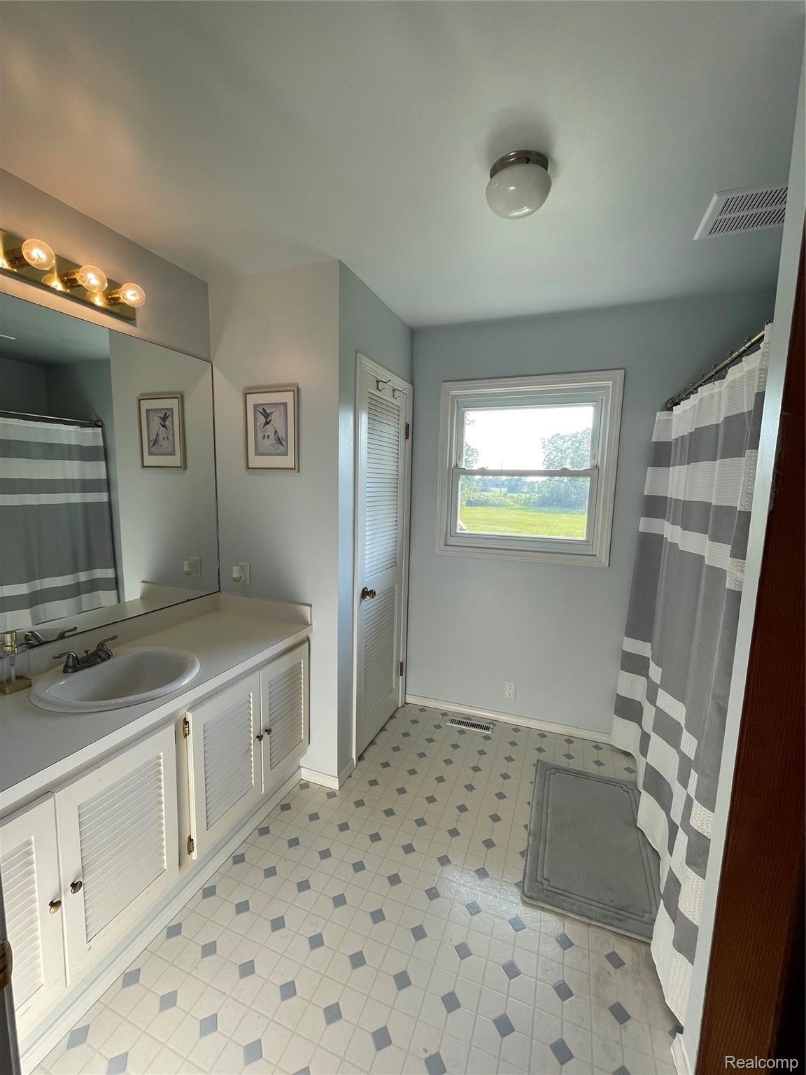 12154 Jennings Road Linden, MI 48451 - Photo 11 of 23 IMG_0485.jpg