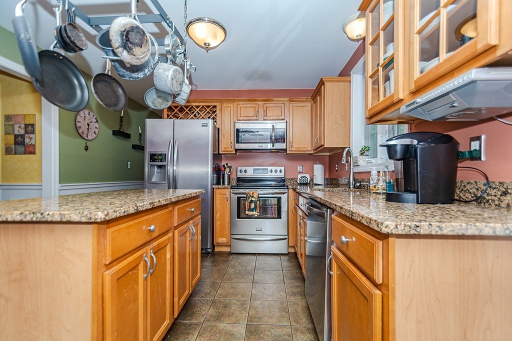 57 Autumn Road Dracut, MA 01826 - Photo 11 of 41
