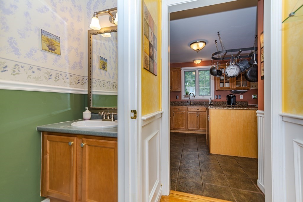 57 Autumn Road Dracut, MA 01826 - Photo 18 of 41