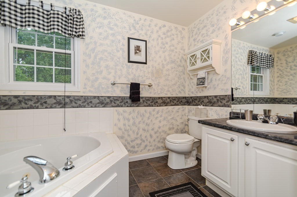 57 Autumn Road Dracut, MA 01826 - Photo 21 of 41