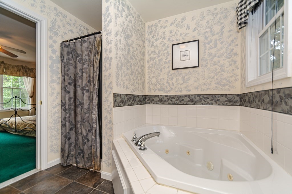 57 Autumn Road Dracut, MA 01826 - Photo 22 of 41