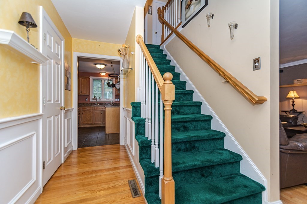 57 Autumn Road Dracut, MA 01826 - Photo 4 of 41