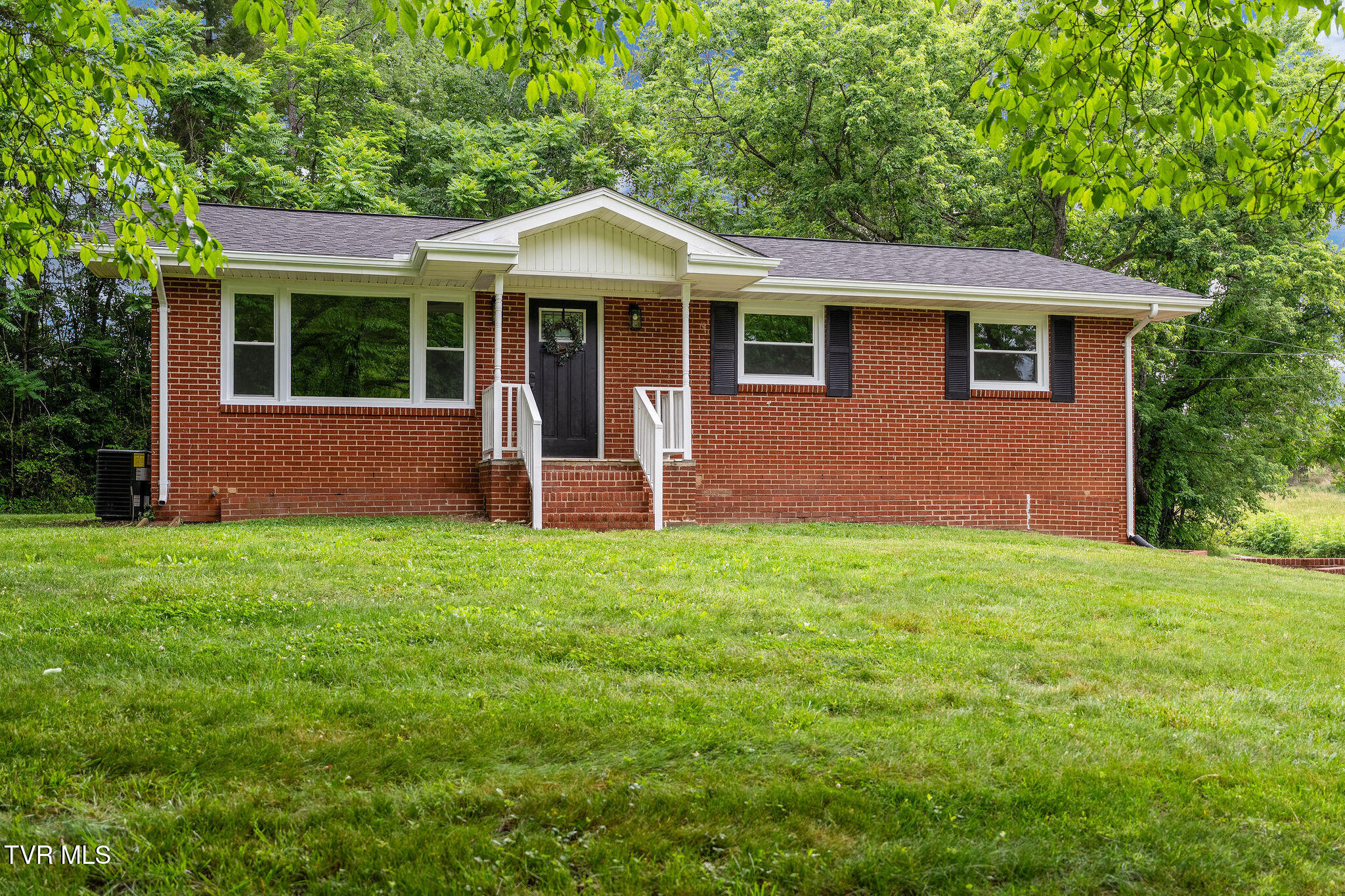 630 Briar Patch Lane Greeneville, TN 37745 - Photo 3 of 50 DSC03880