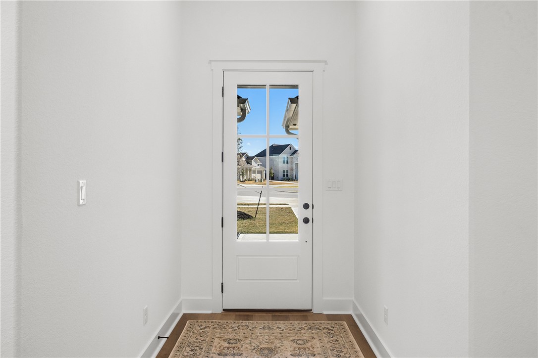 5020 Toscana Loop Bryan, TX 77802 - Photo 5 of 32 a bathroom with a window
