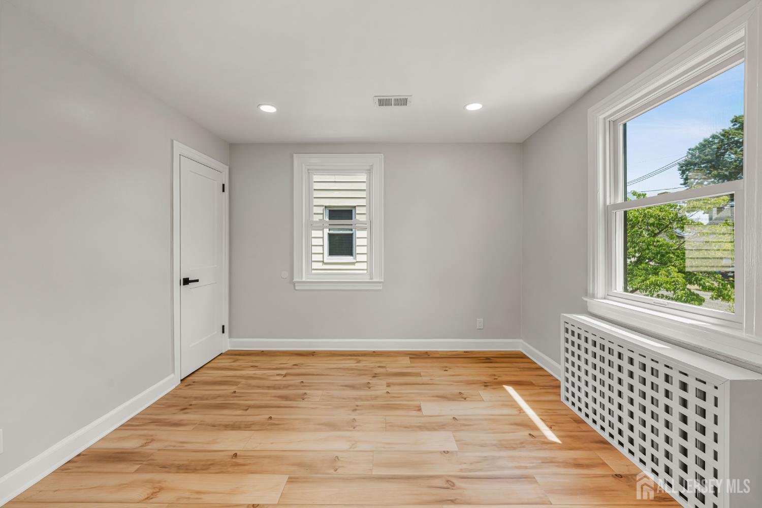 234 Old Road Sewaren, NJ 07077 - Photo 7 of 40