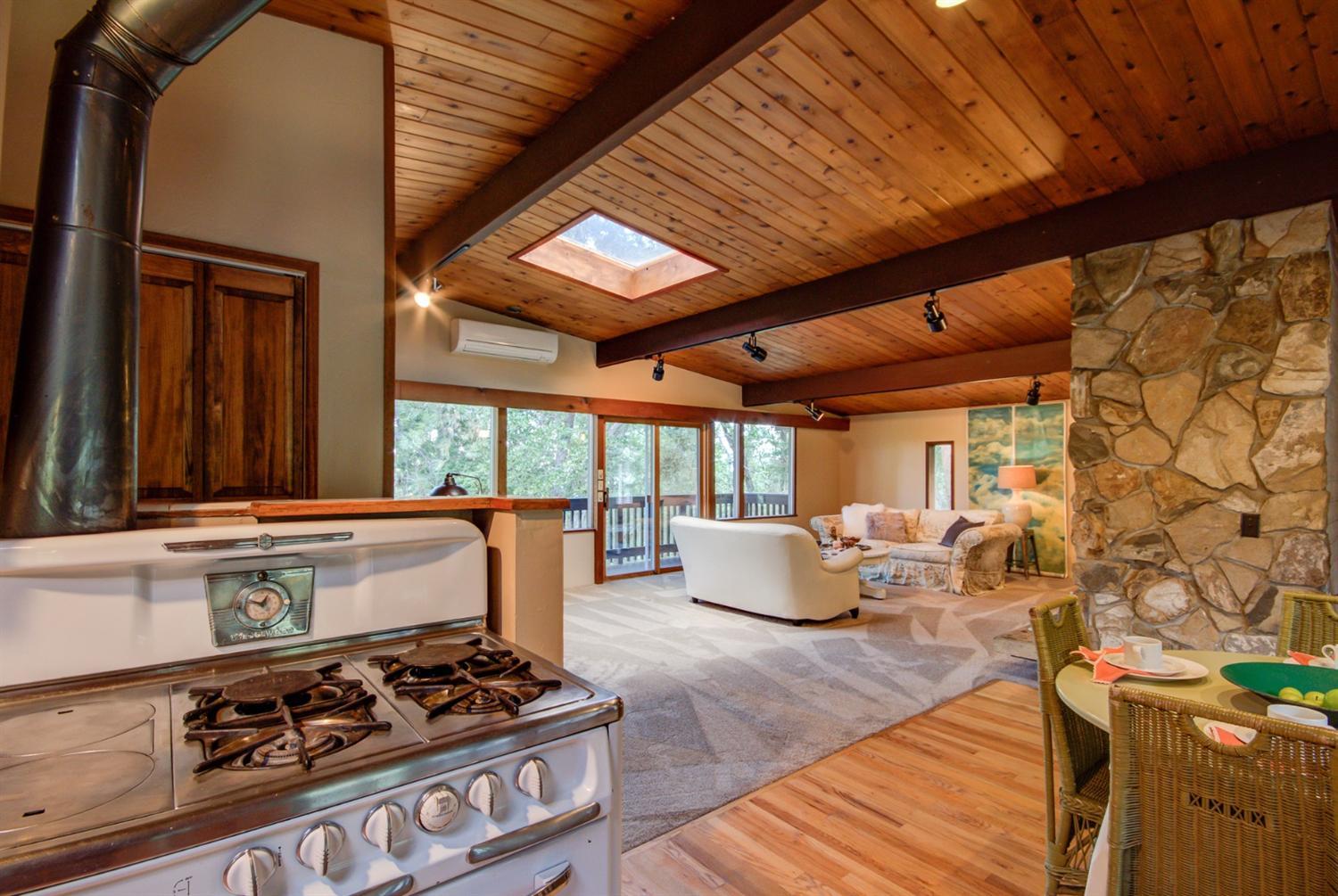 7555 Rapp Lane Talent, OR 97540 - Photo 12 of 35 Additional Photo