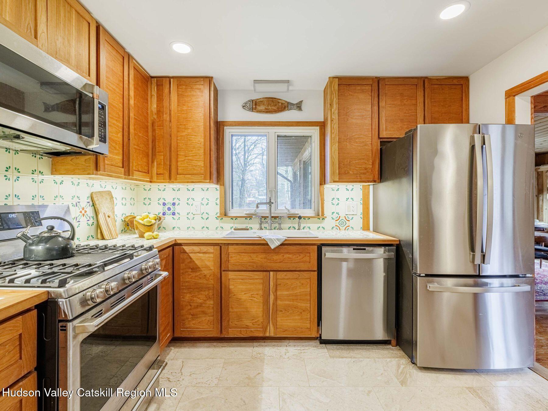 10 Purdy Hollow Road Woodstock, NY 12498 - Photo 12 of 30 photo_online_024