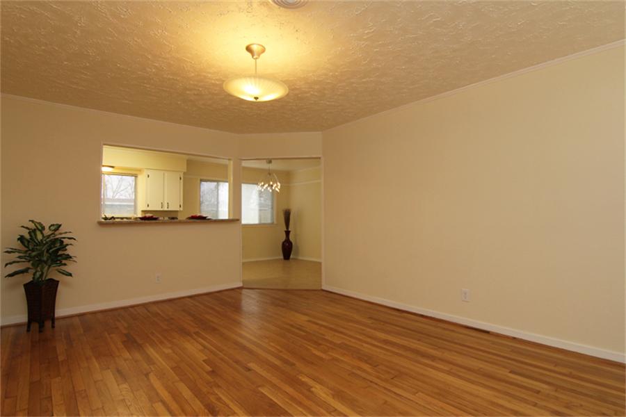 8526 Friendship Road Houston, TX 77080 - Photo 5 of 17