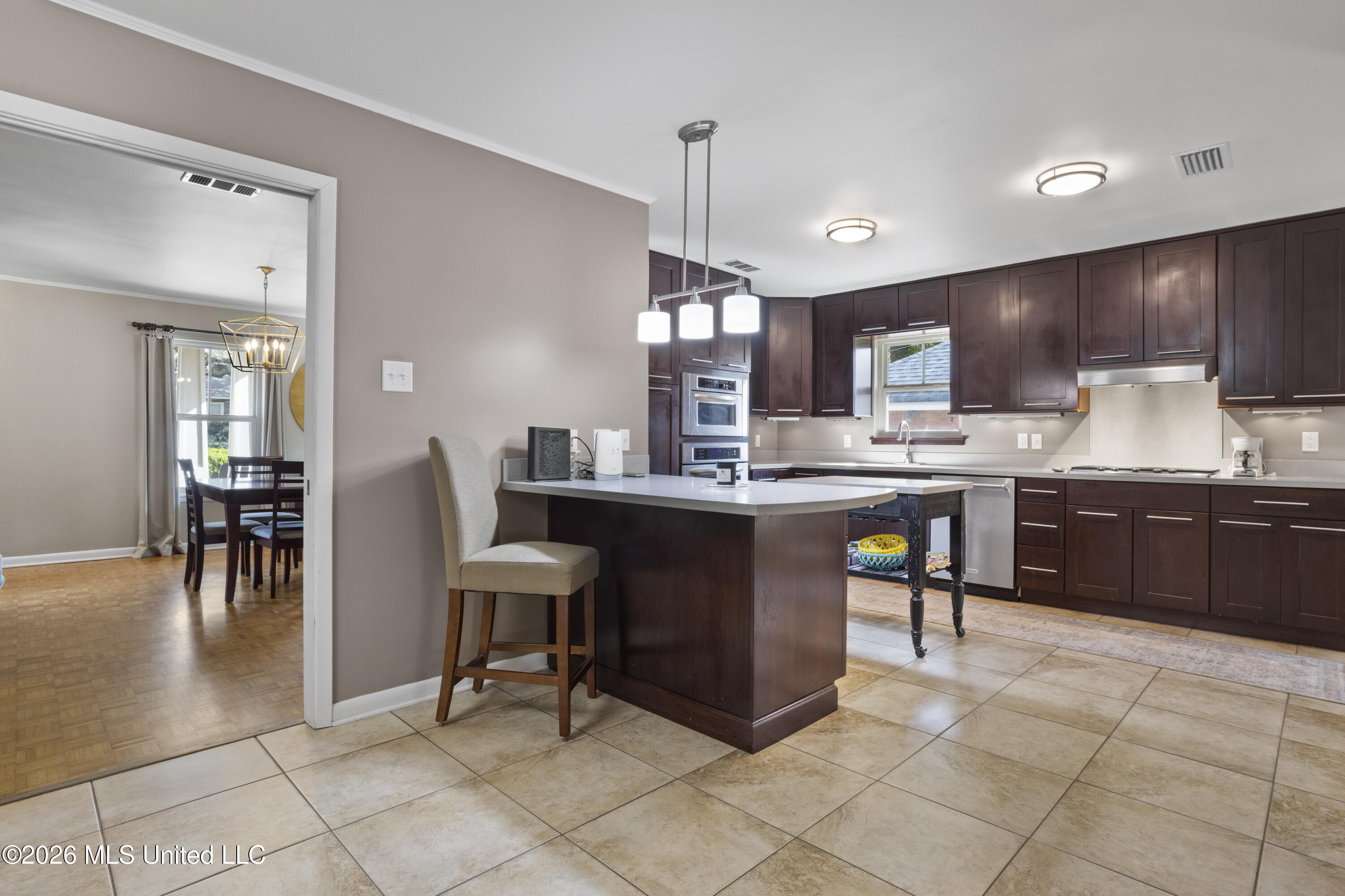 1402 Calhoun Street Ocean Springs, MS 39564 - Photo 17 of 76 Kitchen Seating
