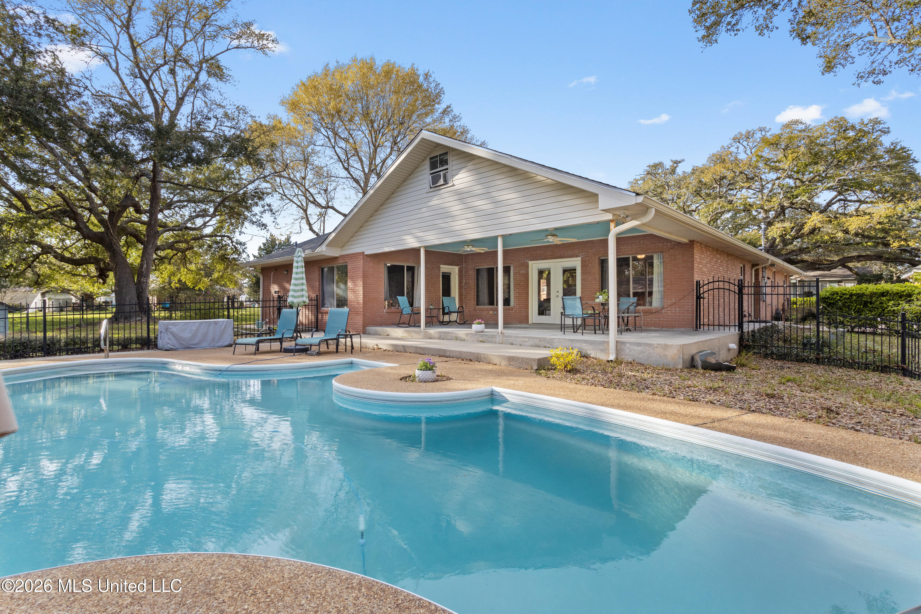 1402 Calhoun Street Ocean Springs, MS 39564 - Photo 2 of 76 Pretty Backyard