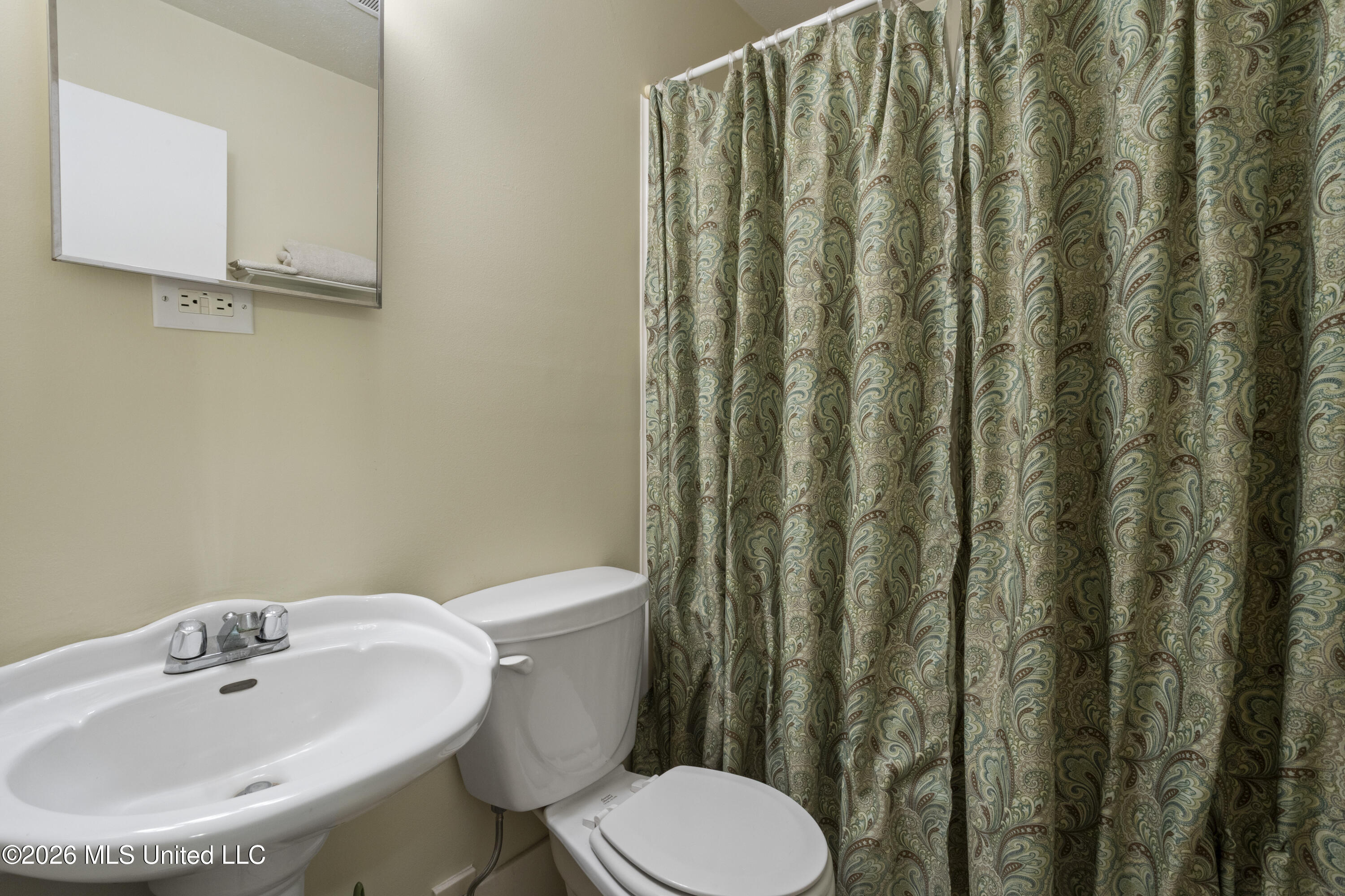 1402 Calhoun Street Ocean Springs, MS 39564 - Photo 27 of 76 Full Bathroom