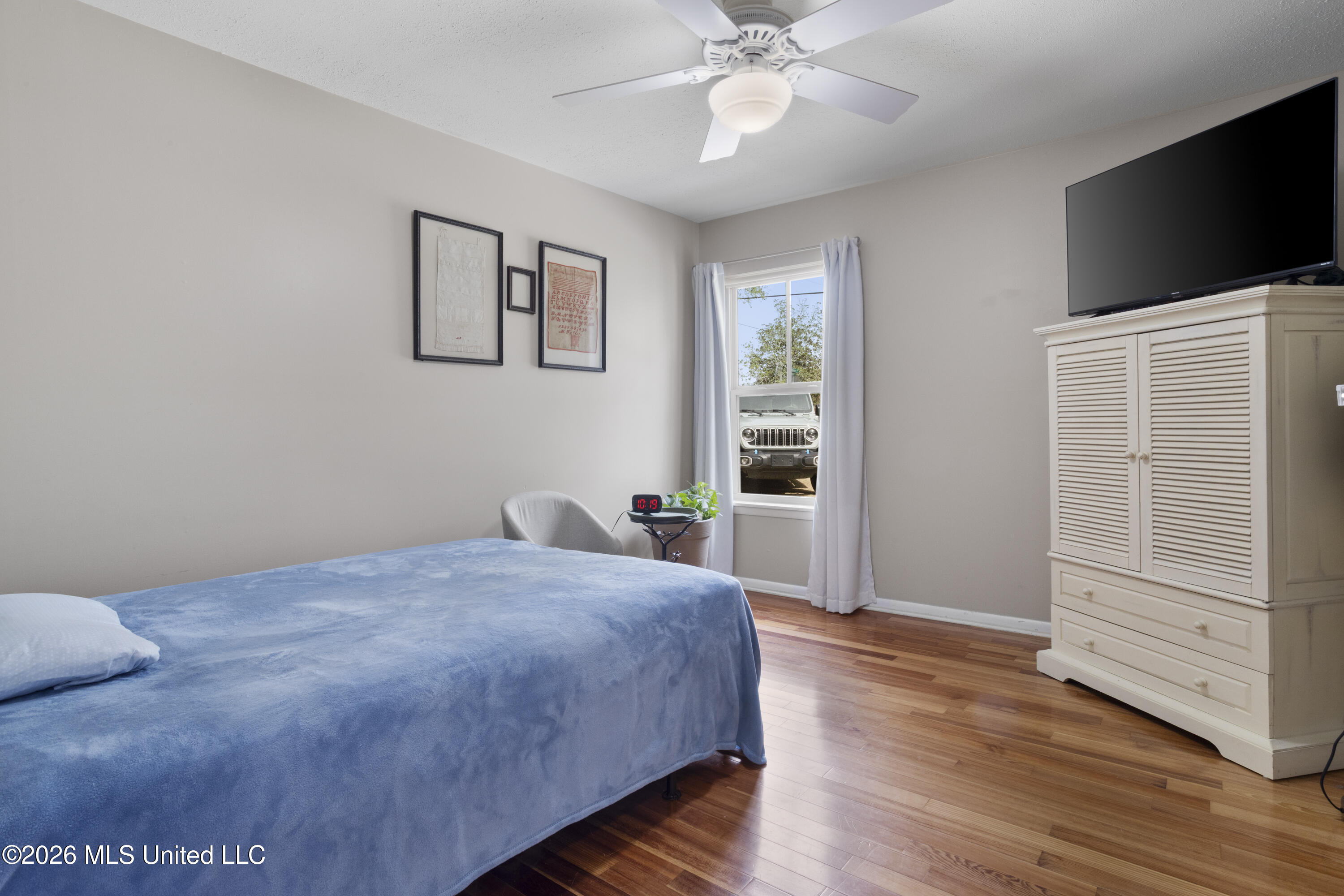 1402 Calhoun Street Ocean Springs, MS 39564 - Photo 28 of 76 Bright Open Room