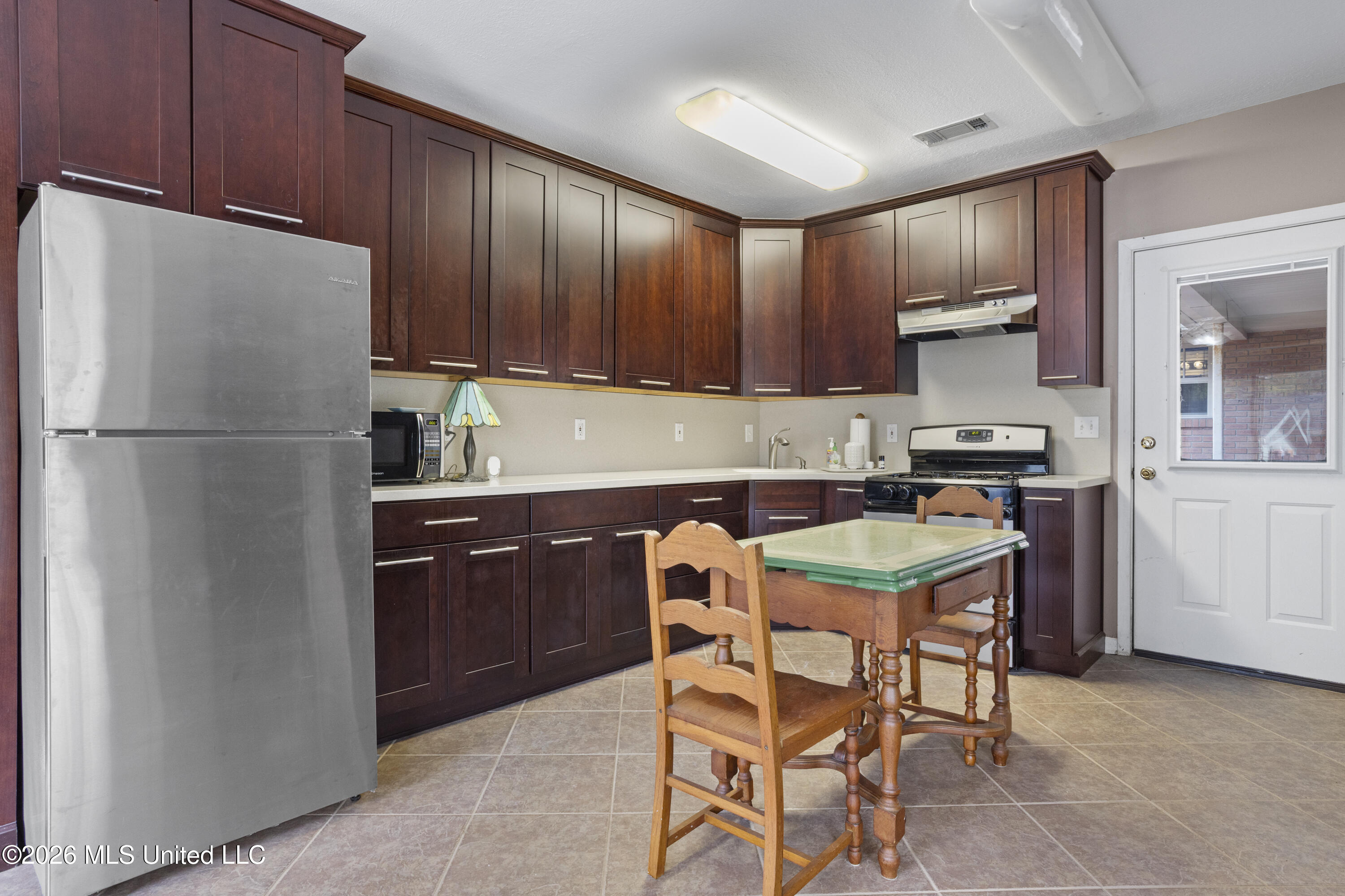 1402 Calhoun Street Ocean Springs, MS 39564 - Photo 43 of 76 Apartment Kitchen