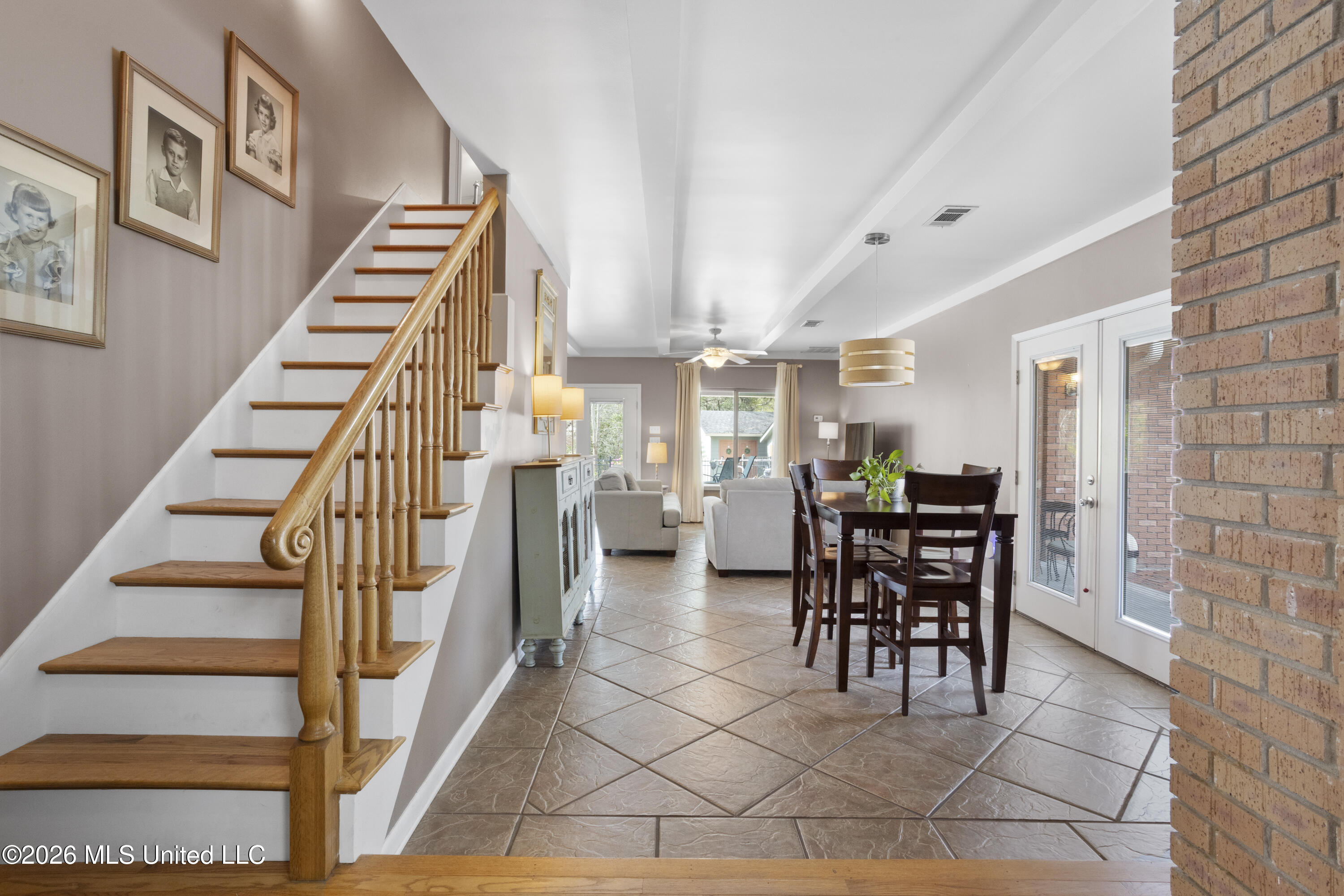 1402 Calhoun Street Ocean Springs, MS 39564 - Photo 6 of 76 Natural Lighting