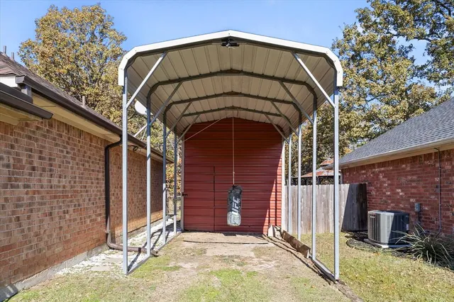 a view of a entrance gate of the house