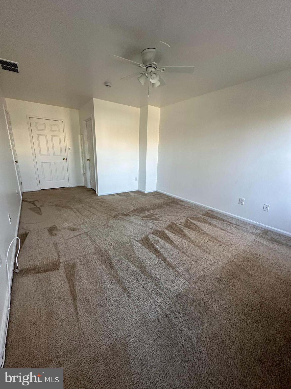 101 Coventry Way Mount Laurel, NJ 08054 - Photo 18 of 31 an empty room with a mirror