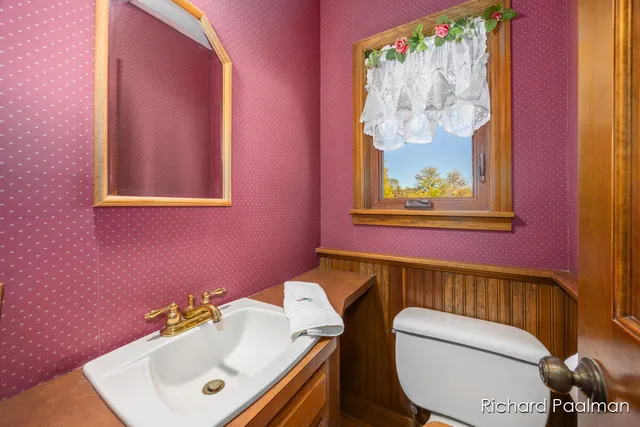 $575,000 | 7472 84th Street Southeast, Caledonia, MI 49316