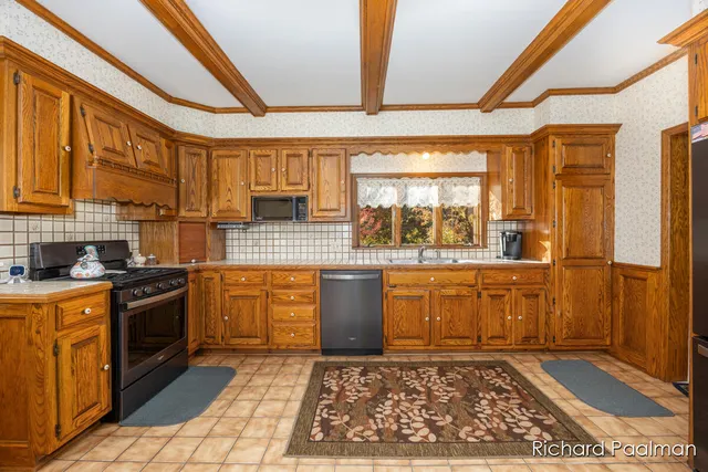 $575,000 | 7472 84th Street Southeast, Caledonia, MI 49316