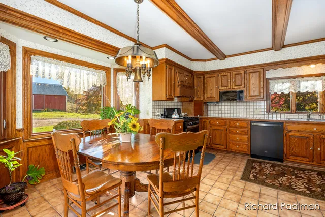 $575,000 | 7472 84th Street Southeast, Caledonia, MI 49316