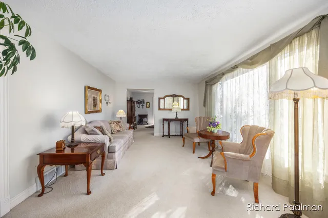 $575,000 | 7472 84th Street Southeast, Caledonia, MI 49316