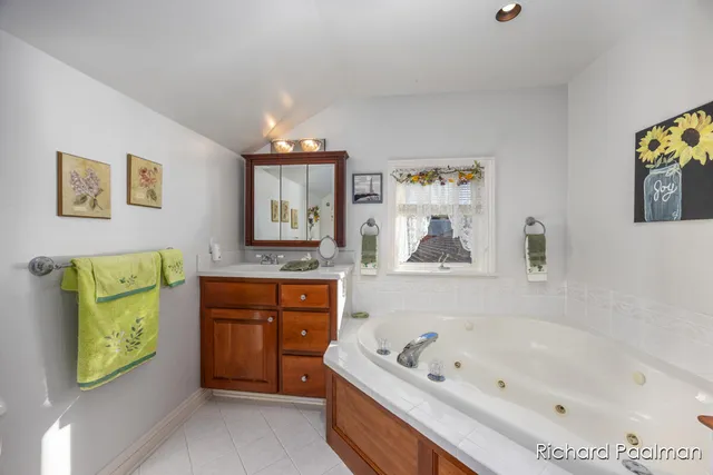 $575,000 | 7472 84th Street Southeast, Caledonia, MI 49316