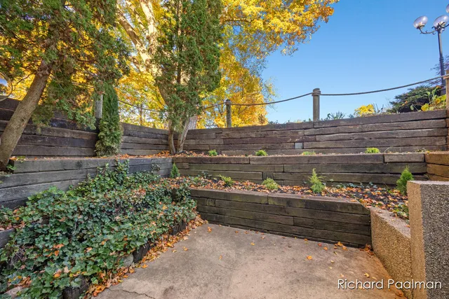 $575,000 | 7472 84th Street Southeast, Caledonia, MI 49316