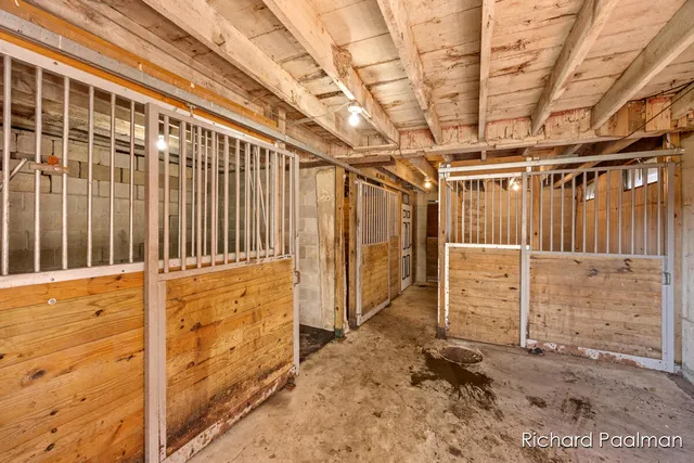 $575,000 | 7472 84th Street Southeast, Caledonia, MI 49316