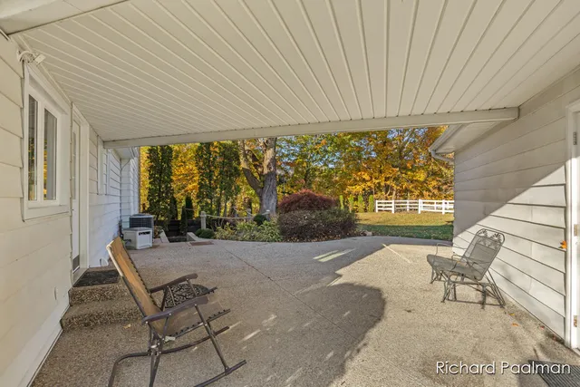 $575,000 | 7472 84th Street Southeast, Caledonia, MI 49316