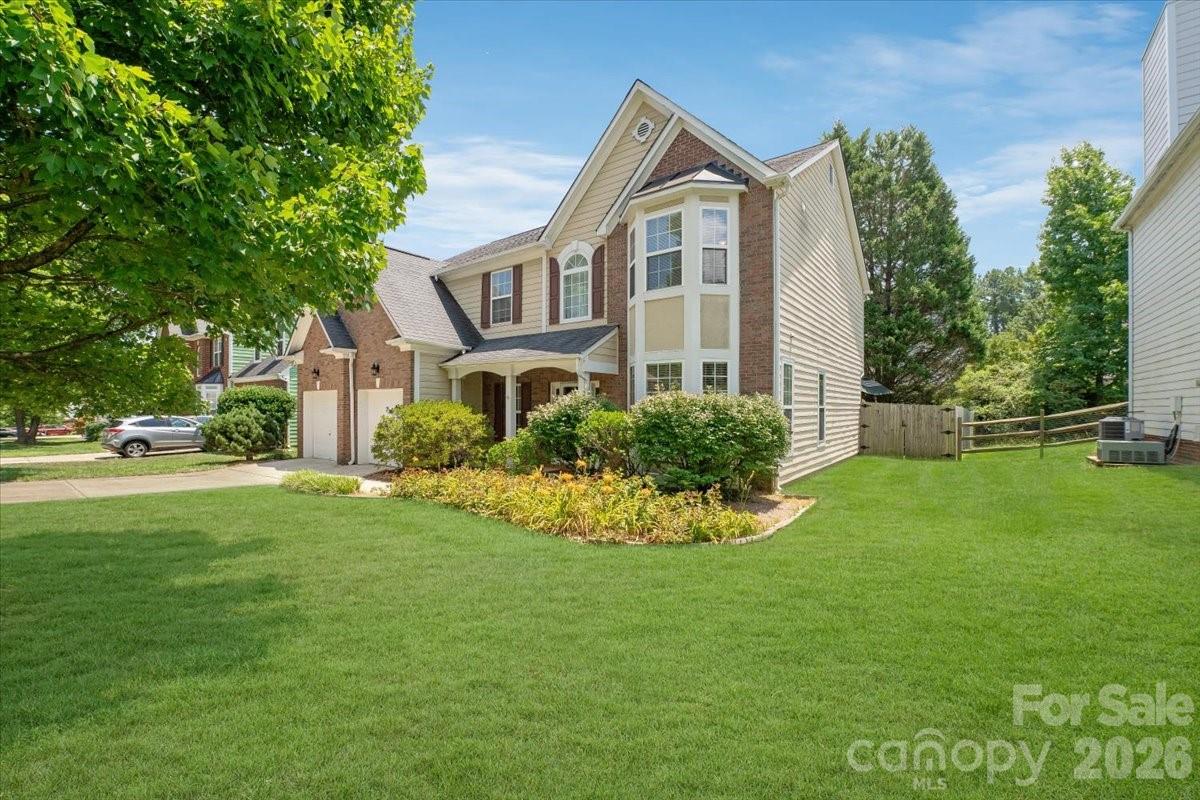 11932 Fox Glen Road Charlotte, NC 28269 - Photo 2 of 32