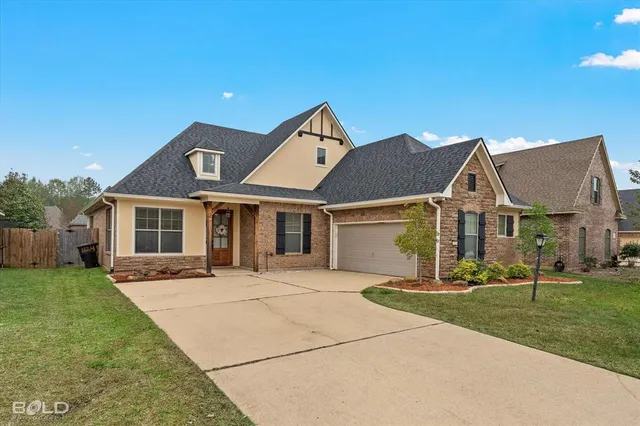 $2,300 | 1124 Crystal Creek Drive, Shreveport, LA 71106