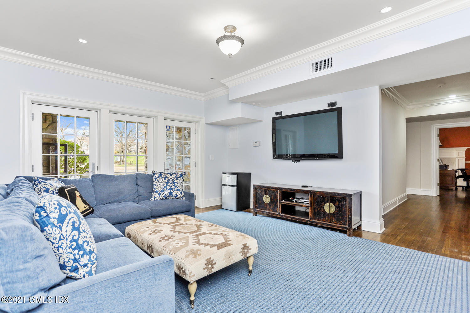 15 Shoal Point Lane Riverside, CT 06878 - Photo 30 of 37 a living room with furniture flat screen tv and a fireplace