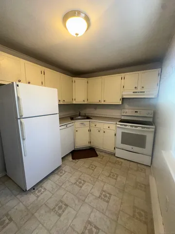 $189,900 | 18 Canterbury Arms, Unit 18, New Milford, CT 06776