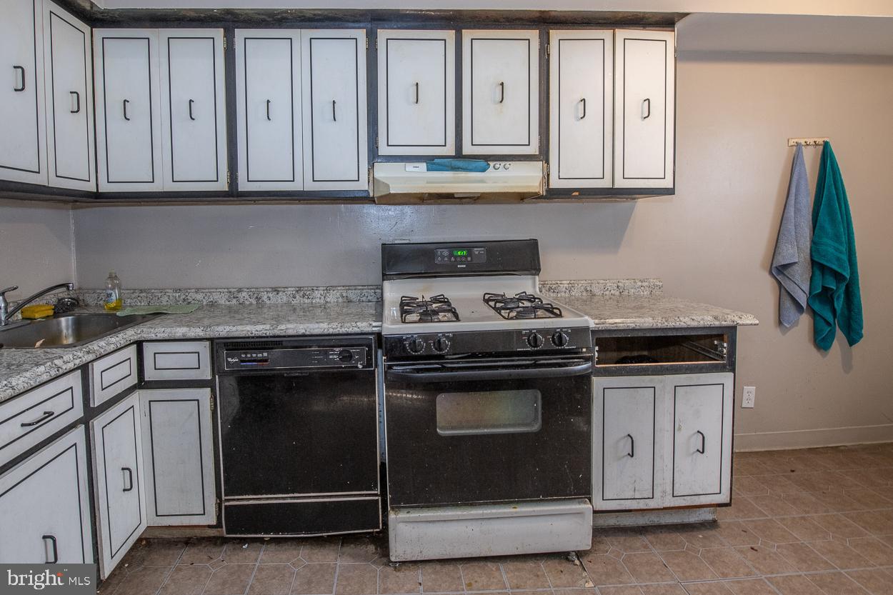 119 Kent Road Upper Darby, PA 19082 - Photo 14 of 39 Kitchen