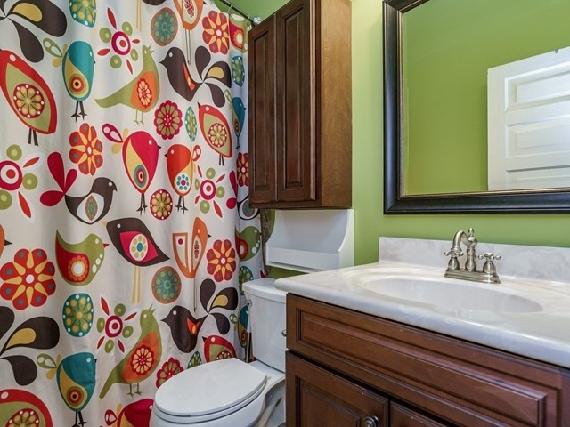 518 East Lane Street Raleigh, NC 27601 - Photo 13 of 29 The updated 2nd full bath.