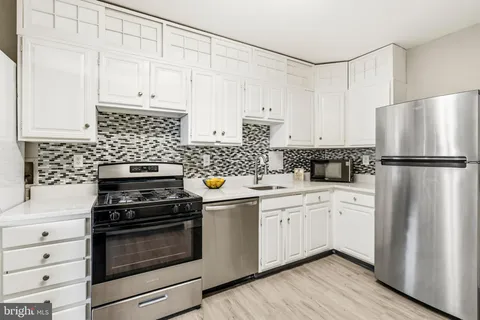 $289,900 | 3701 South George Mason Drive, Unit 916N, Falls Church, VA 22041