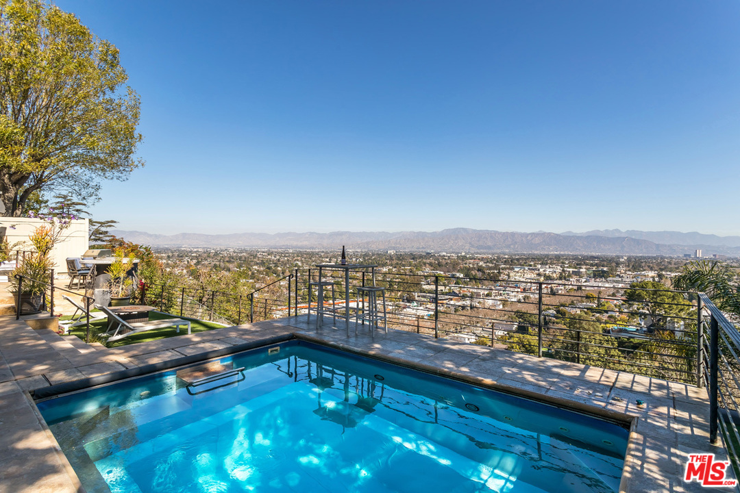 4142 Vanetta Drive Studio City, CA 91604 - Photo 13 of 43