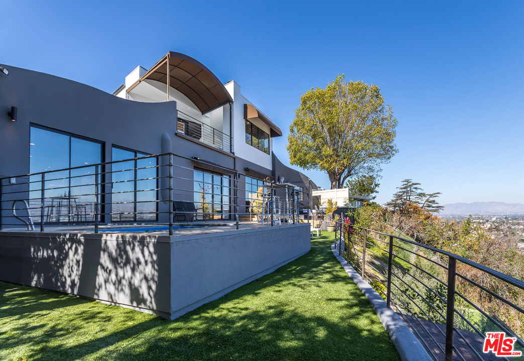 4142 Vanetta Drive Studio City, CA 91604 - Photo 16 of 43