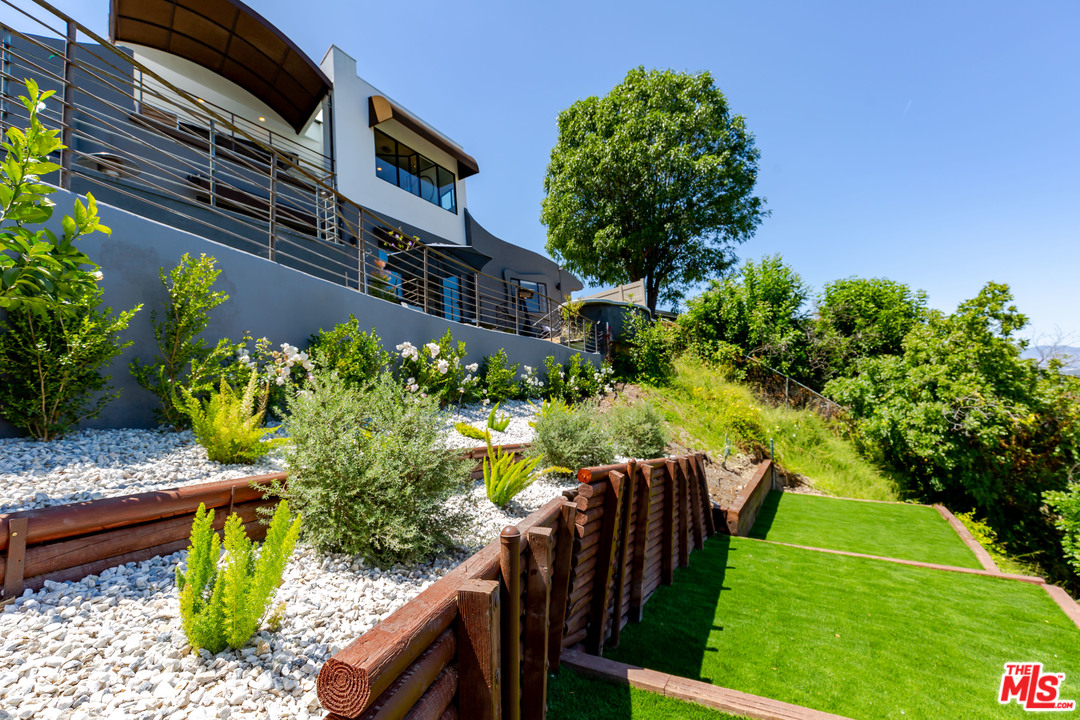 4142 Vanetta Drive Studio City, CA 91604 - Photo 17 of 43