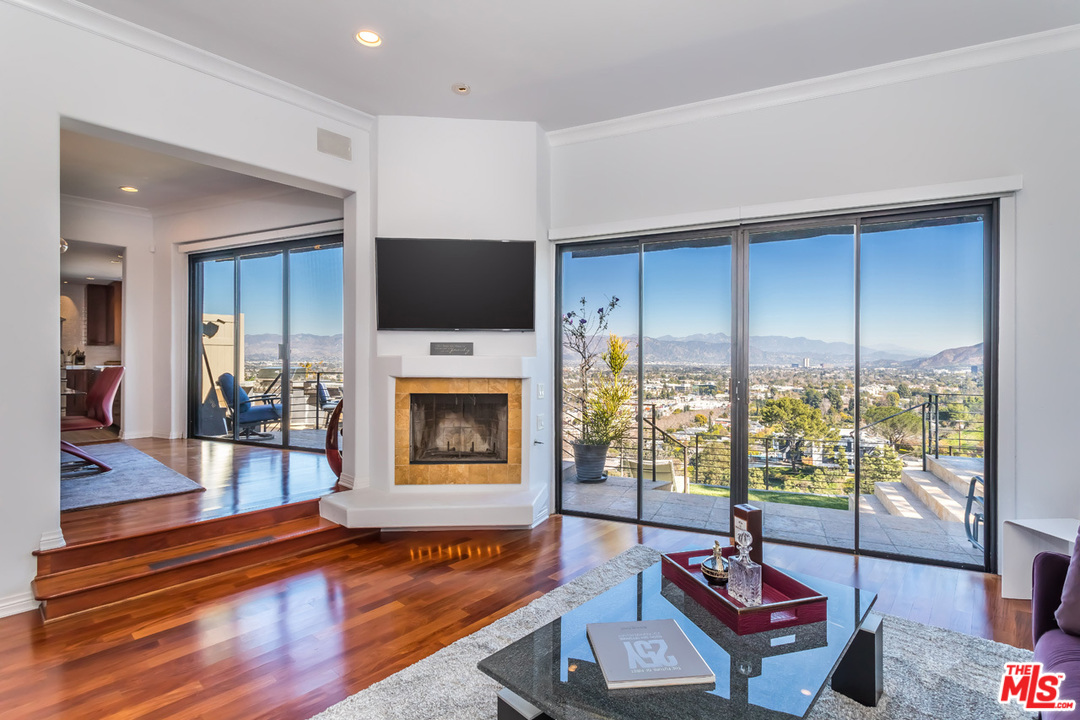 4142 Vanetta Drive Studio City, CA 91604 - Photo 4 of 43