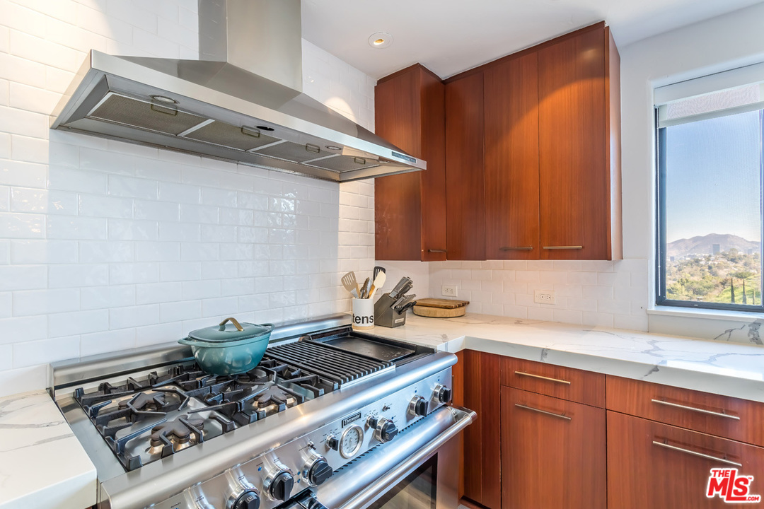 4142 Vanetta Drive Studio City, CA 91604 - Photo 7 of 43